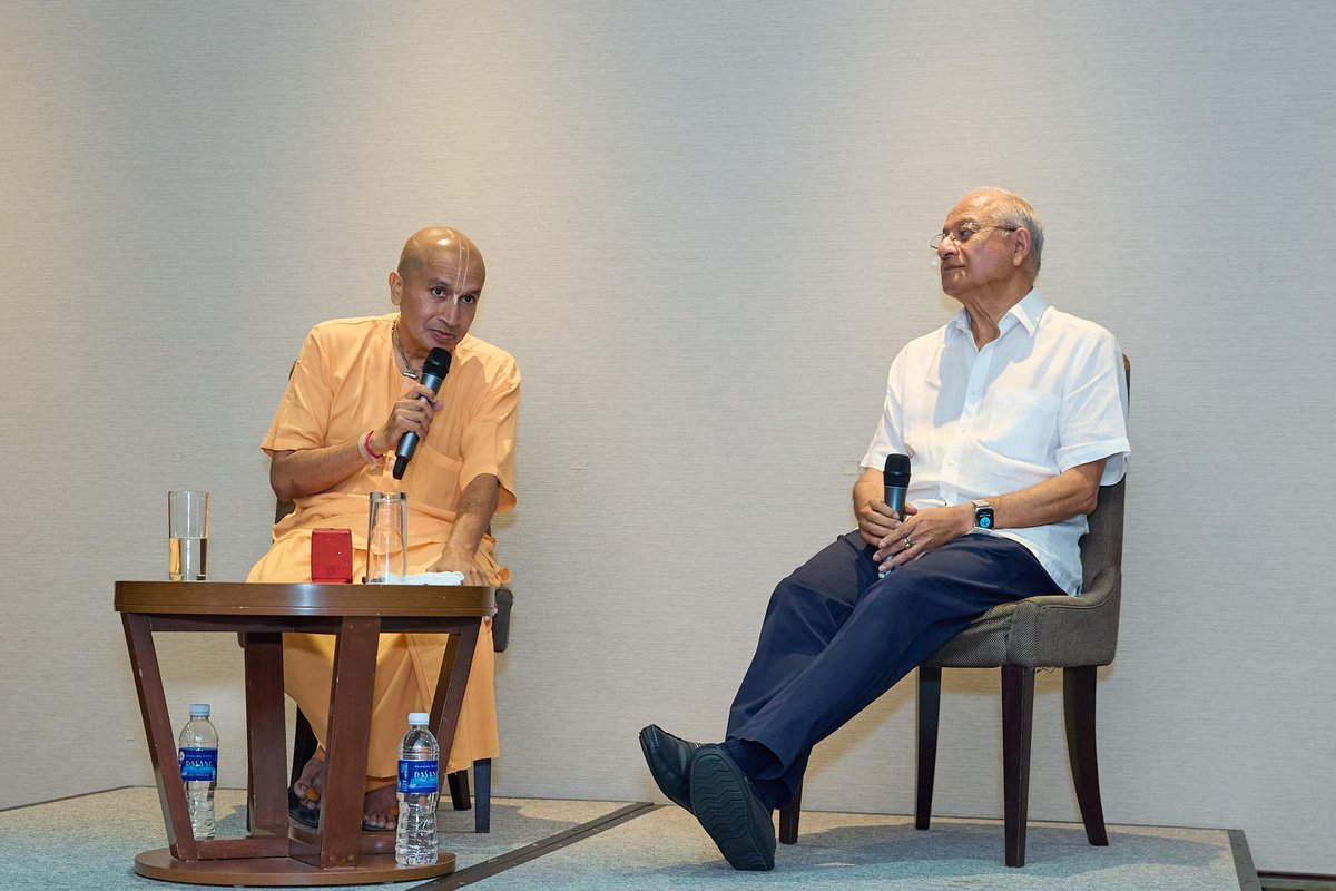 GaurangaDas's tweet photo. I was humbled to share the message of Krishna at CSR 2.0 event in Singapore with Mr. Girja Pande, Executive chairman of Apex Avalon Consulting Pvt Ltd.
#krishna #harekrishna #lordkrishna #radhakrishna #krishnaleela #krishnaconsciousness #csrevent #singapore #krishnamessage https://t.co/ubYv6pJ3ek