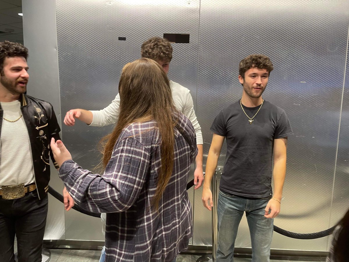 gingerjess_'s tweet photo. This happened today and I am still over the moon about it 🥹🥹 “Country Roads Take Me Home” ❤️🥰 @RestlessRoad @ColtonPack_ @zachbeeken @garrettnichols_ https://t.co/kS2AyTUyoY