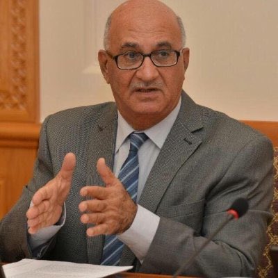 fatik_albusaidi's tweet photo. وللعظماءِ في الآفا��ِ شأنٌ
يُخلّده على الزمن البقـــاءُ
فإن رحلوا بسارجةِ الليالي
فشمسهم يجددُها الصفاءُ

وافت المنية د.عادل العاني صباح اليوم بعد مسيرة ملؤها الإنجاز والتحصيل، والتربية التي أثمرت نتاجه�� في ساحات القضاء والعدل، فقد تخرج على يديه عدد من رجالات القانون خدمة للبلاد. https://t.co/1QzolBm8RA