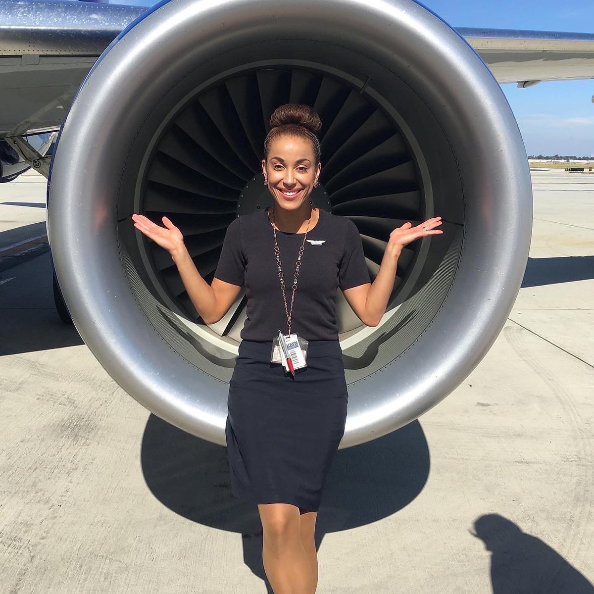 exploredecors's tweet photo. Thank you Miss Zion for the spotlight.
•
#SUNDAYINSPIRATION
#SPOTLIGHTSUNDAY
•
I am half black and half white with a mixture of my ethnicity from 12 different regions in the world.🌍
•
I am a flight attendant and love traveling the world to find out more about my cultures.🤎 https://t.co/8iSUsgdaK0