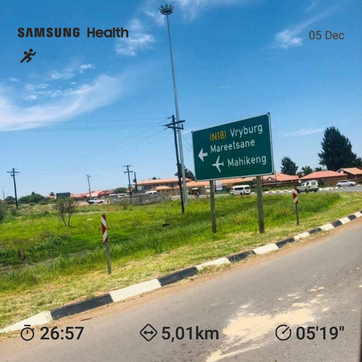 moss_segakweng's tweet photo. I prefer early morning run before my brain can talk me out of it.
#RunningWithTumiSole
#fetchyourbody22 https://t.co/7cdIc3AP74