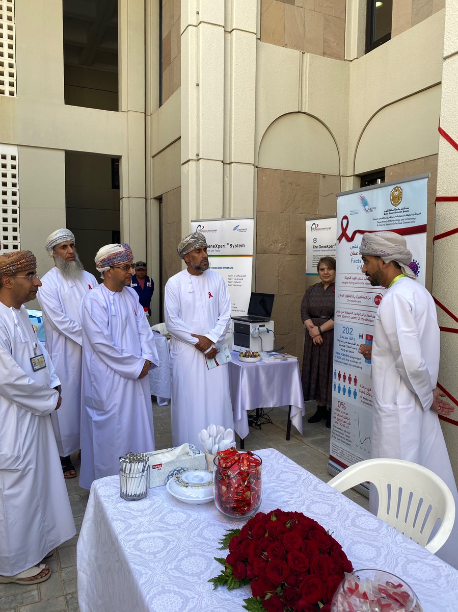 UMC_OMAN's tweet photo. #يحدث_الآن 
فعالية #اليوم_العالمي_للإيدز 

مقابل عمادة شؤون الطلبة 
جامعة السلطان قابوس
من 9 صباحاً إلى 1 ظهراً https://t.co/BluERHogpQ