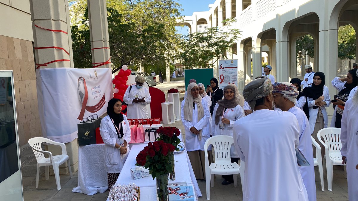 UMC_OMAN's tweet photo. #يحدث_الآن 
فعالية #اليوم_العالمي_للإيدز 

مقابل عمادة شؤون الطلبة 
جامعة السلطان قابوس
من 9 صباحاً إلى 1 ظهراً https://t.co/BluERHogpQ