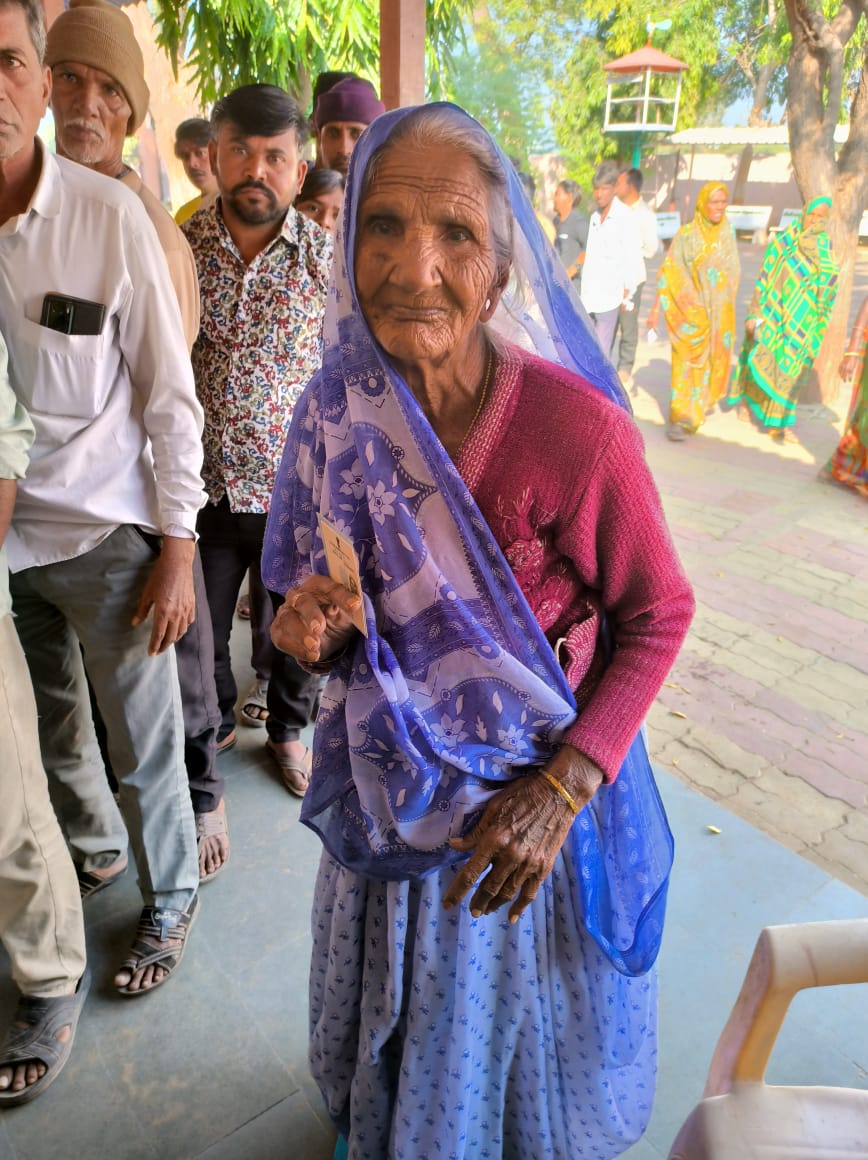 AC 17 ચાણસ્મા Sedhal-2. 126

102 વર્ષના જીવીબા એ બૂંથ પર રૂબરૂ આવીને વોટીંગ કર્યું

મતદાન અવશ્ય કરો ...

<a href="/CEOGujarat/">Chief Electoral Officer, Gujarat</a> <a href="/ECISVEEP/">Election Commission of India</a> 

#AssemblyElection #GujaratElection #GujaratElections2022 #Awareness #Gujarat #NoVoterToBeleftBehind #PowerOfOneVote #Democracy #Patan #Gujarat #Voter