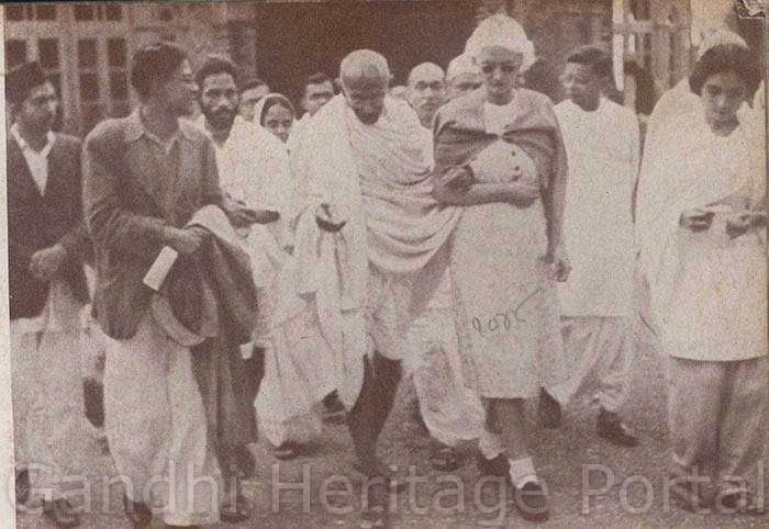 Gandhiji in Simla, 1945 @Mahatma150 @PibLucknow
Image Courtesy: Gandhi Heritage Portal
