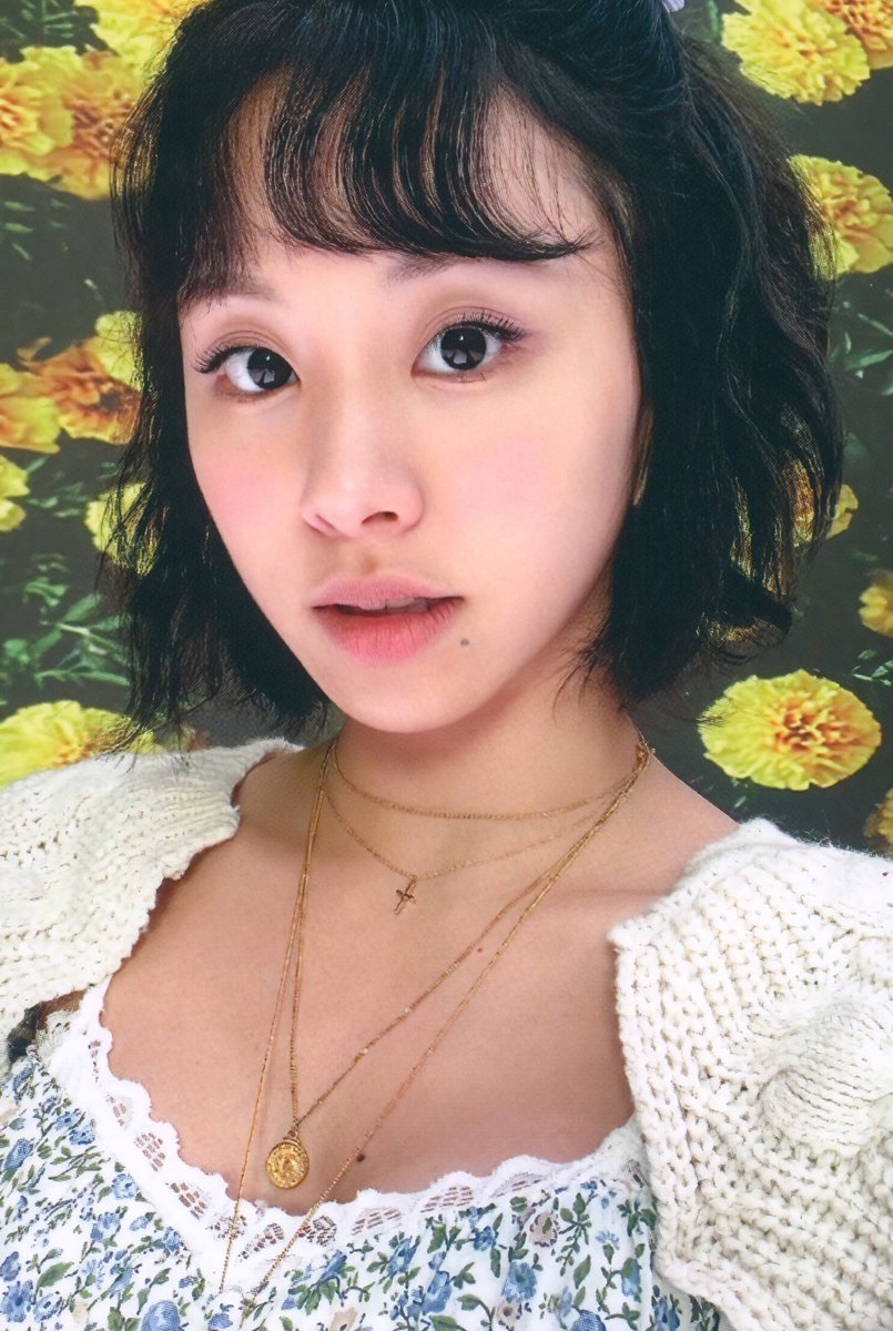 galleryofchaeng's tweet photo. chaeyoung is insanely pretty https://t.co/EgLblsP43B