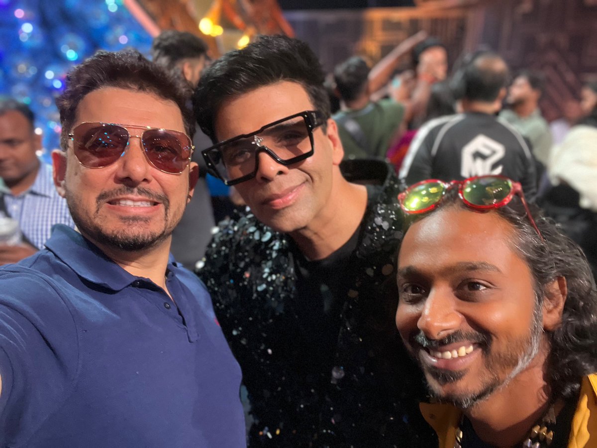 Hanging out with my peeps! #MondayMood #FunTimes #Monday #Friends #BTS #KaranJohar <a href="/raghavakk/">raghavakk</a>
