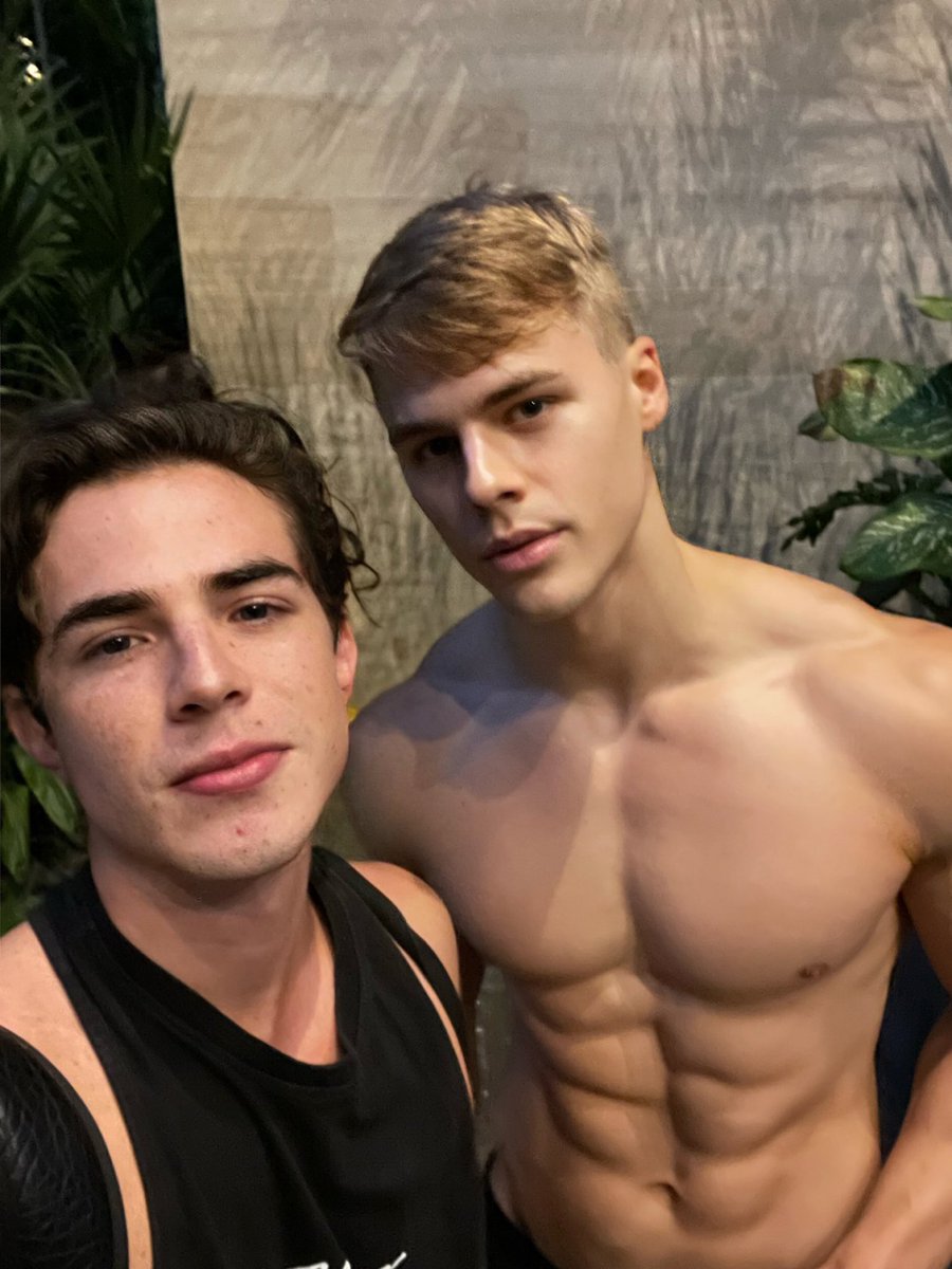danielthetwink0's tweet photo. Having fun https://t.co/Pv4W12xseY