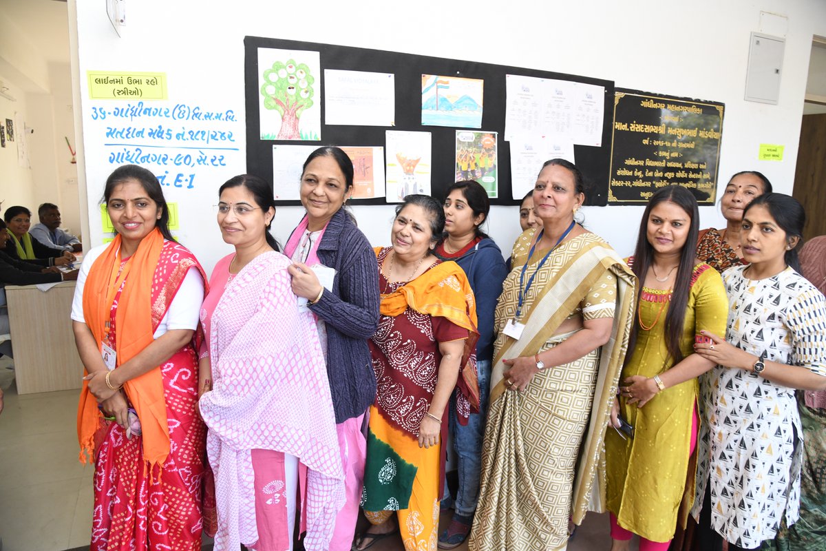 લોકશાહીના મહાપર્વમાં ગાંધીનગર ખાતે મતાધિકારનો ઉપયોગ કરીને મતદાન કર્યું.

 #GujaratElection2022