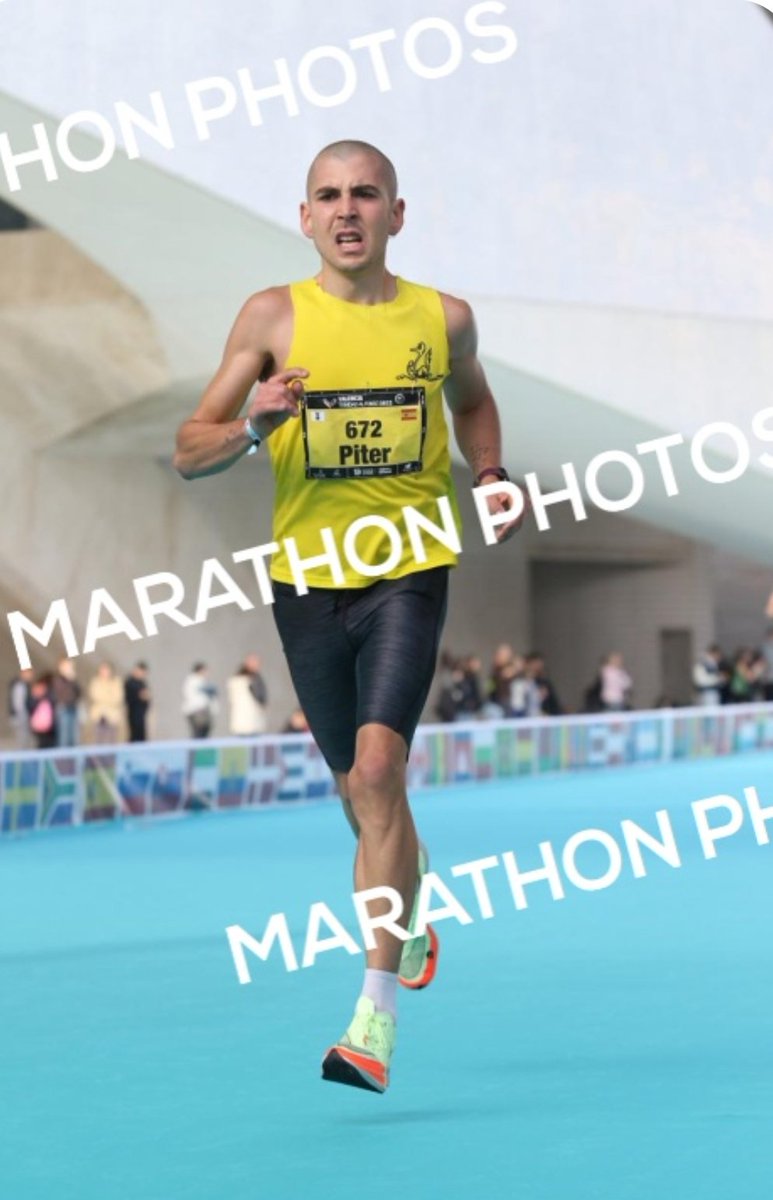 pitcabreraperez's tweet photo. Sigo siendo #PaqueteMan, pero con 2H28'11" en la #MaratonValencia https://t.co/bIrgHQ0xam