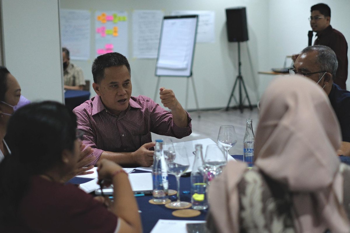 RikoltoID's tweet photo. Last week, we held a strategic meeting for the Good Food for Cities programme. Together with our partners and the city governments of Surakarta, Bandung, Depok and Denpasar, we developed an action plan to strengthen collaboration for a more #resilient #foodsystem in 2023. https://t.co/bcQC9inEge