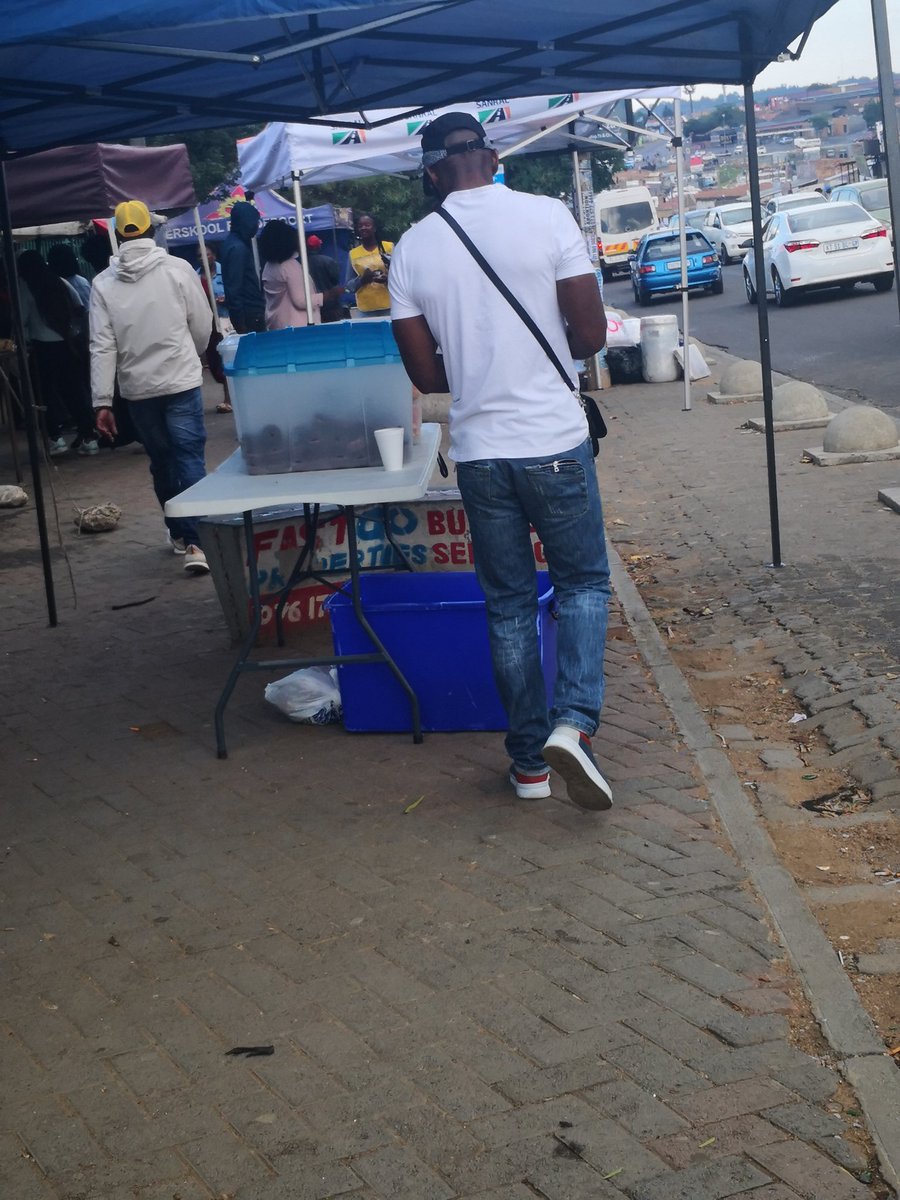 Con2Ex's tweet image. I'm selling muffins and scones at the taxi rank in ivory Park. Good morning friends have a great day