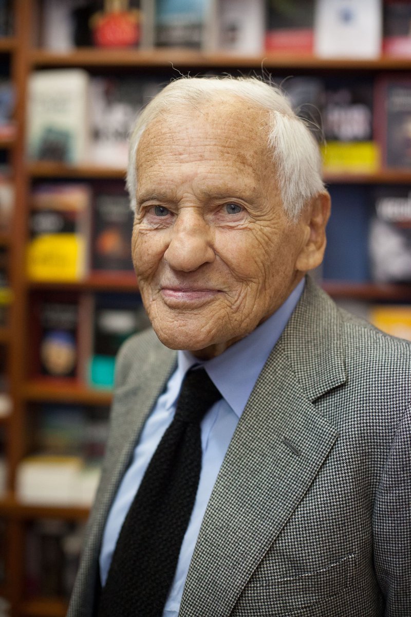 TeleMediaFr's tweet photo. 🌹 Une tendre pensée pour Jean d'Ormesson, décédé le 5 décembre 2017. https://t.co/jgkVMxKkWq