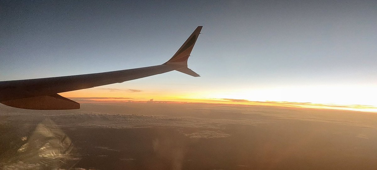 OmoGbajaBiamila's tweet photo. Flying across different timezones is truly fascinating. You can fly from total darkness into bright light in just minutes.

Gotta love the transition. 🥰 https://t.co/4R1PgKpO2r