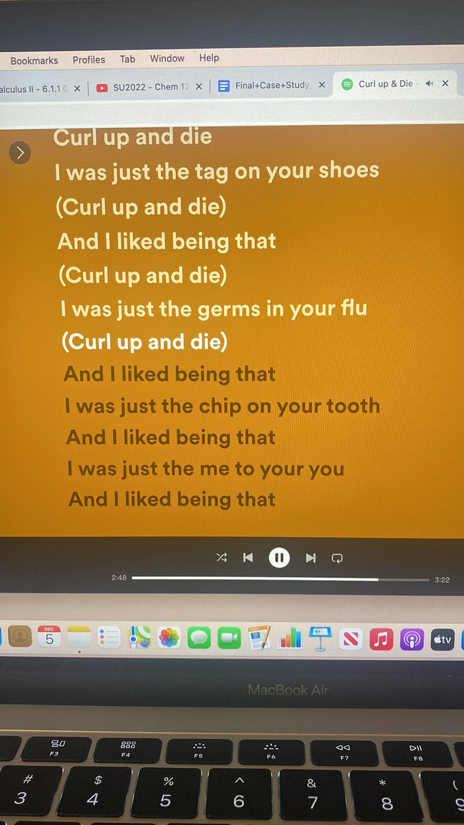 lilcaIs's tweet image. 😐