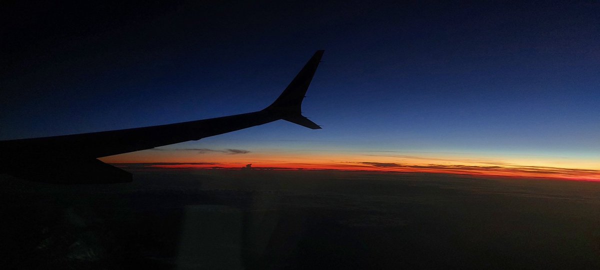 OmoGbajaBiamila's tweet photo. Flying across different timezones is truly fascinating. You can fly from total darkness into bright light in just minutes.

Gotta love the transition. 🥰 https://t.co/4R1PgKpO2r