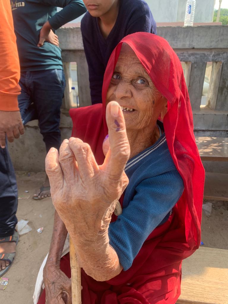 Joy of Voting 
તમે પણ મતદાન કરો..

<a href="/ECISVEEP/">Election Commission of India</a> <a href="/SpokespersonECI/">Spokesperson ECI</a> 
#GujaratElections2022 #Voter #GoVote #AVSAR #GujaratAssemblyPolls