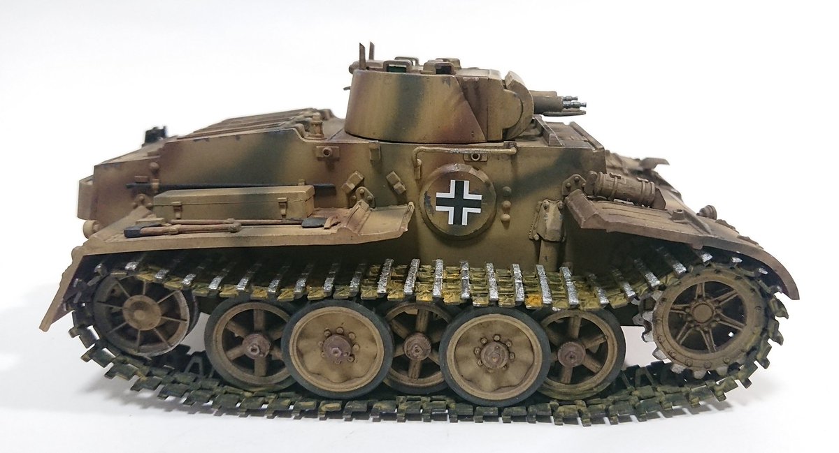 jp4_l70_a's tweet photo. 1/35 アラン I号戦車F型
PanzerKampfwagen II ausf F
ALAN

キットは良好、パーツも
少なく組みやすい
作りが甘い部分は工作と
ストックパーツでしのぐ！

特別部隊とか警察戦車中隊ほか
諸々で使用された模様
対パルチザンが有名かな？

https://t.co/GMrKnBy2yq

#panzer #scalemodel https://t.co/579AJEWMEv