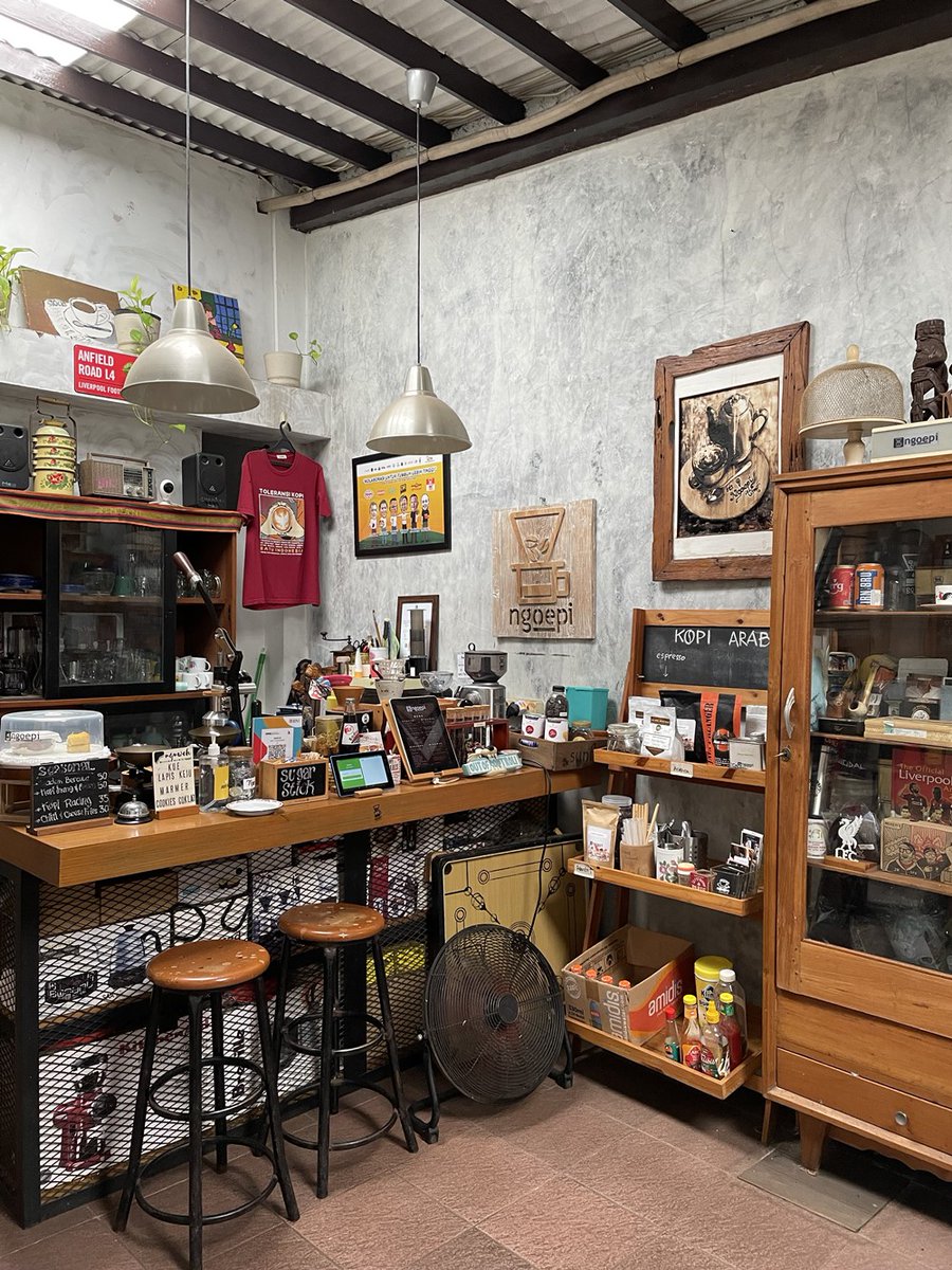 sintiaastarina's tweet photo. Rekomendasi kegiatan selain book date:
- kasih makan ikan di akuarium
- gitaran sambil nyanyi-nyanyi
- main catur, UNO, atau permainan lainnya
- minum teh susu dan makan seporsi donat https://t.co/T8dW75KZXh