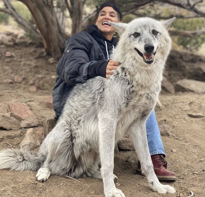 may i have your attention please. 

sofia boutella.

thank you for your attention.