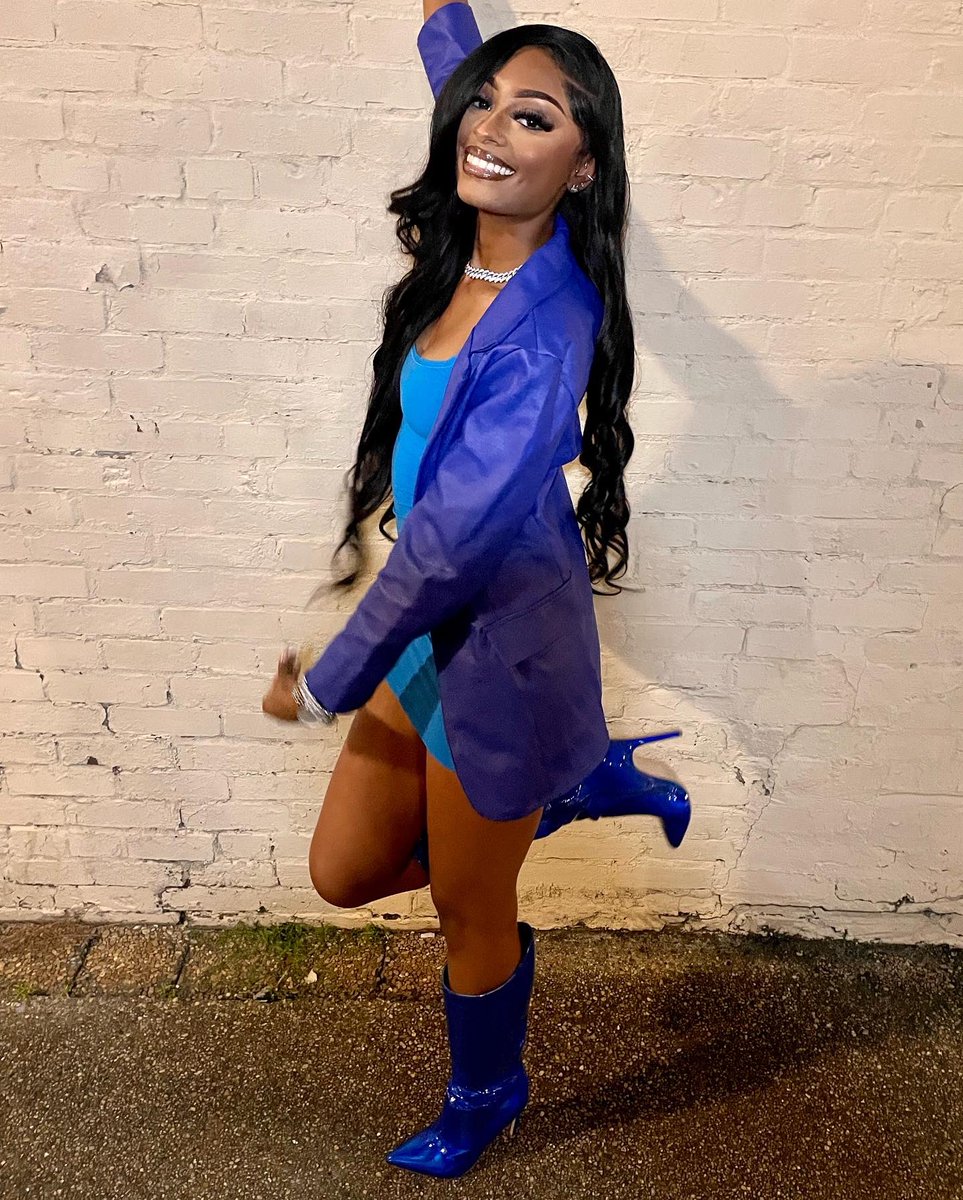 _caittttt__'s tweet photo. Giving you the Blues 🦋

#20♐️ 
#sagittariusseason 🎂 https://t.co/UFo9cvkedv