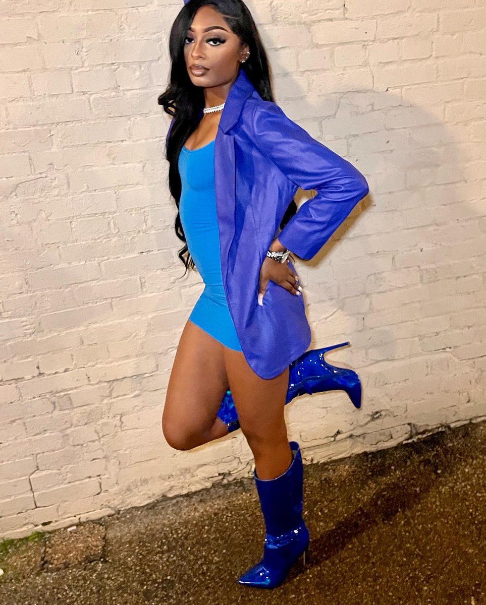_caittttt__'s tweet photo. Giving you the Blues 🦋

#20♐️ 
#sagittariusseason 🎂 https://t.co/UFo9cvkedv