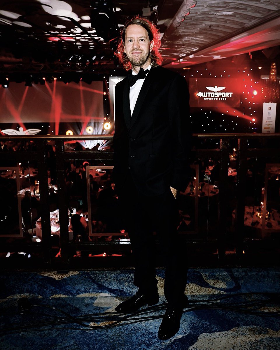 Autosport 2022 Ödülleri sahiplerini buldu🏆 Sebastian Vettel - Yaşam Boyu Başarı Ödülü❤️ Max Verstappen - Yılın Uluslararası Pilotu👑 Lewis Hamilton - Yılın İngiliz Sürücüsü🇬🇧 George Russell - Yılın Anı🇧🇷🥇 Guanyu Zhou - Yılın Çaylağı😎 Red Bull RB18 - Yılın Yarış Arabası🚀