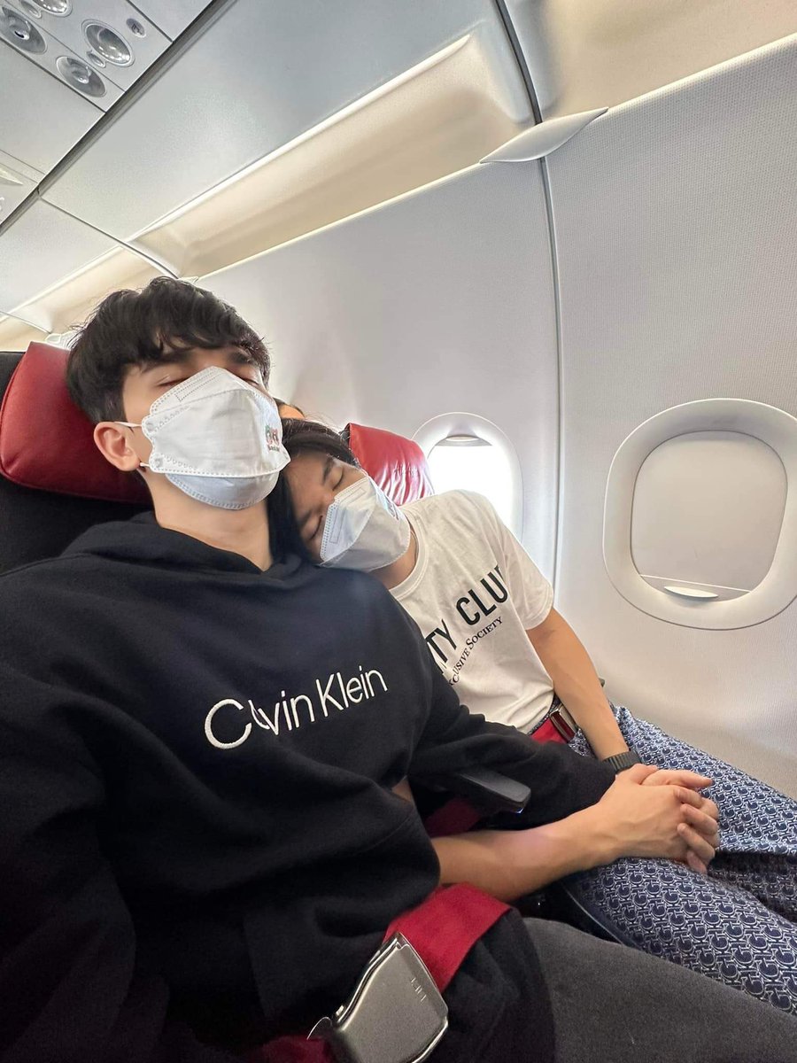 xiaobabiiwawa's tweet photo. Love is when someone holding you when they sleep, moreover, not 1 hand but 2!
One of my favorite photos recently.
Thanks for sharing with us Bank.
#500KWeSayLoveBanky https://t.co/ML2uMOIUGp