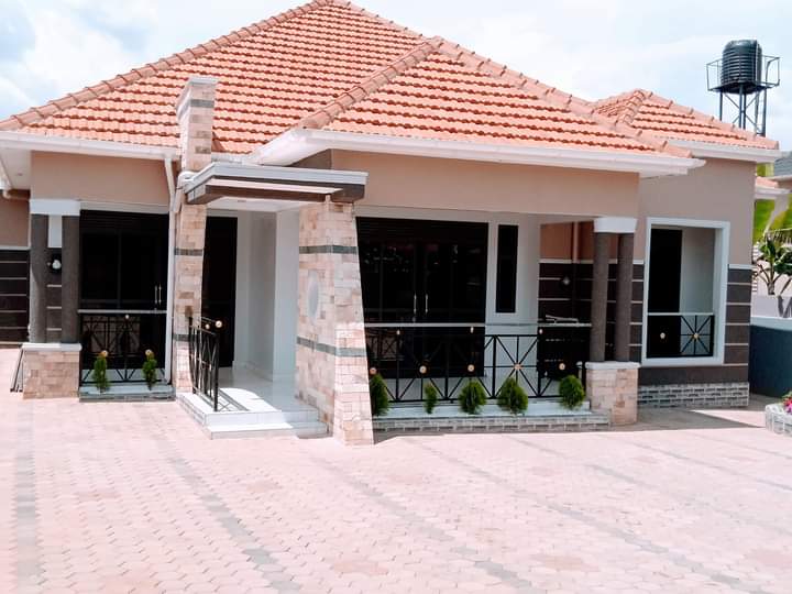 House for sale call 0759 125883