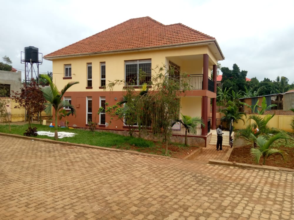 House for sale call 0759 125883