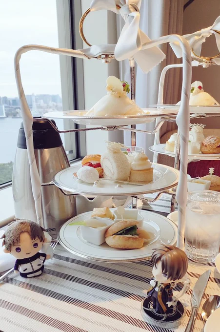 ホテルの部屋でアフタヌーンティー音楽好きに流しながら食べれるからハイローの曲流しながらヌン活 