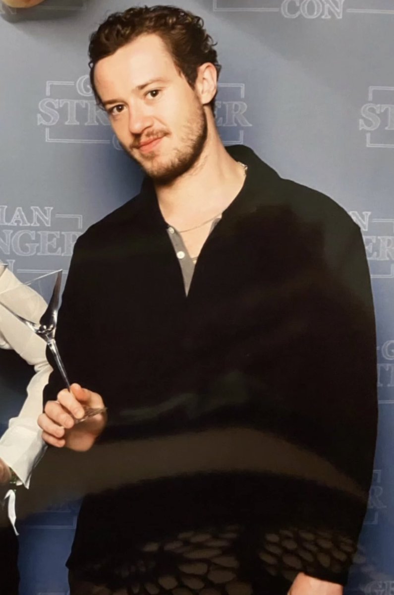 ME?!?!! OBSESSED?!!!? WITH JOSEPH QUINN?!? YES!!