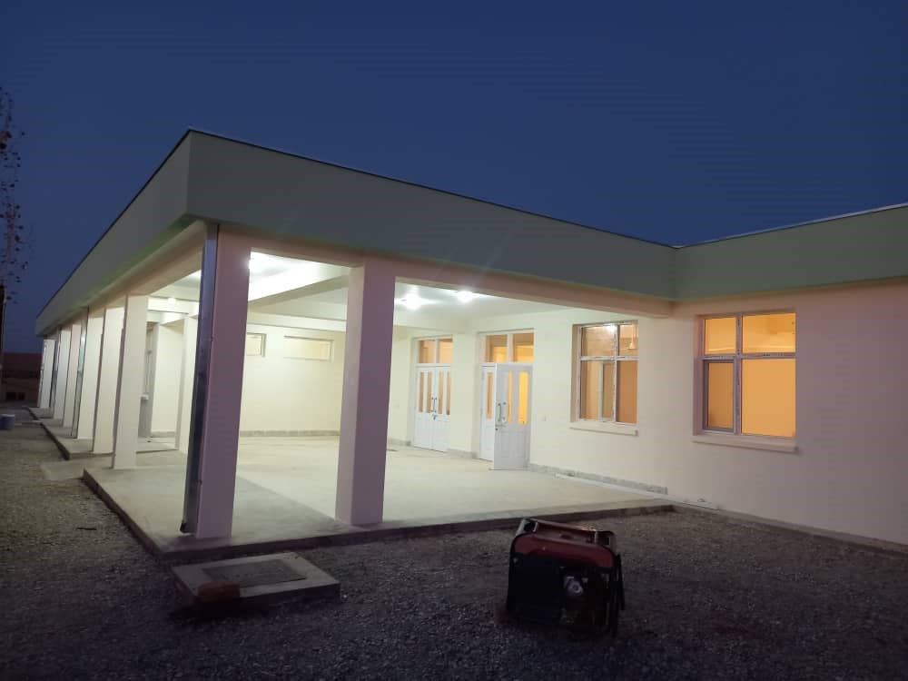 EFillionICRC's tweet photo. We @ICRC_af have just finished building⛏️👷🏾🧱👷🏽‍♂️🏗️ a surgery ward at the Community Health Centre🏥 of #Nawa district in #Ghazni📸

Pregnant women🤰🏾 requiring a caesarean section and 40,000 district's inhabitants will get access to surgical services at a much closer distance now! https://t.co/A5wk54F3SD