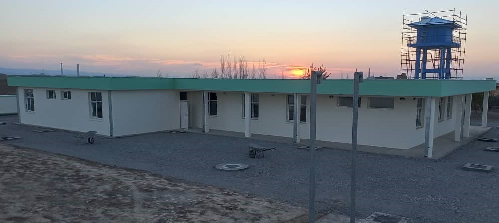 EFillionICRC's tweet photo. We @ICRC_af have just finished building⛏️👷🏾🧱👷🏽‍♂️🏗️ a surgery ward at the Community Health Centre🏥 of #Nawa district in #Ghazni📸

Pregnant women🤰🏾 requiring a caesarean section and 40,000 district's inhabitants will get access to surgical services at a much closer distance now! https://t.co/A5wk54F3SD