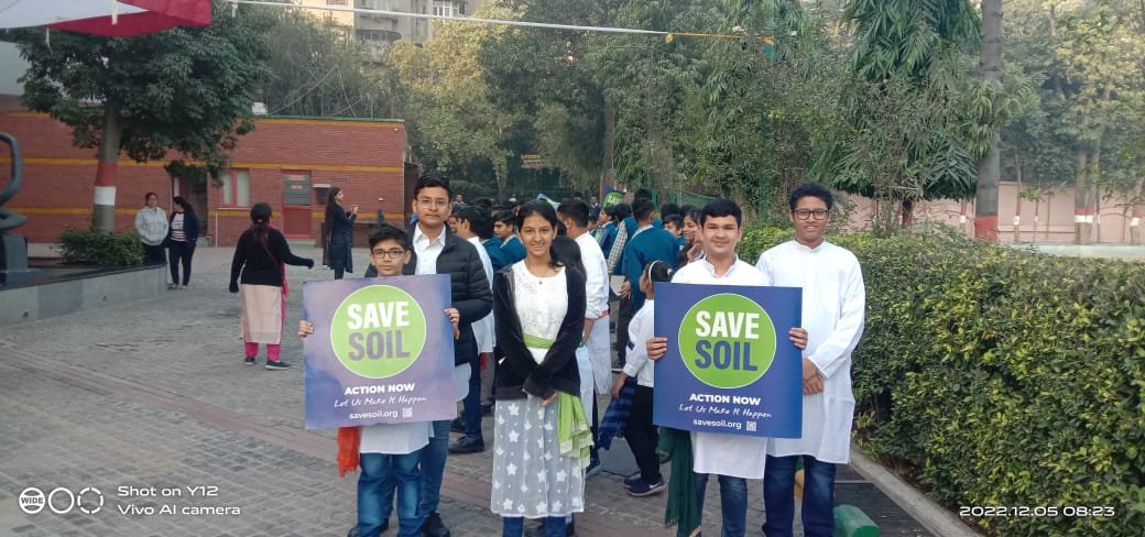 SSaurakhia's tweet photo. Let's lend a hand,to save our Land! MISSION MITTI- A Street Play  performed by the Ahlconiites. A Walk to Remember- Awareness Walk on World Soil Day,2022! We are with you,Sadhguru! Thank you @y_sanjay @pntduggal @ashokkp @sunandask21 @SadhguruJV for this opportunity! https://t.co/Vf9Neg5lEY