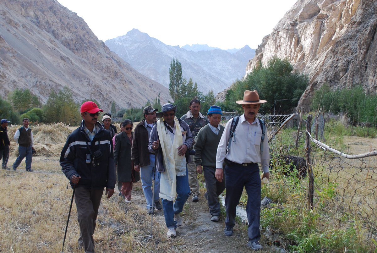 VisionLadakh's tweet photo. Trek to #Markha valley with district officers to visit #Sku #Kaya #Hanker in Oct 2009 as #DC Leh. There was no bridge to cross River Zanskar then.
#PuraneAlbumSe
@DC_Leh_Official https://t.co/57oVEj8X4K