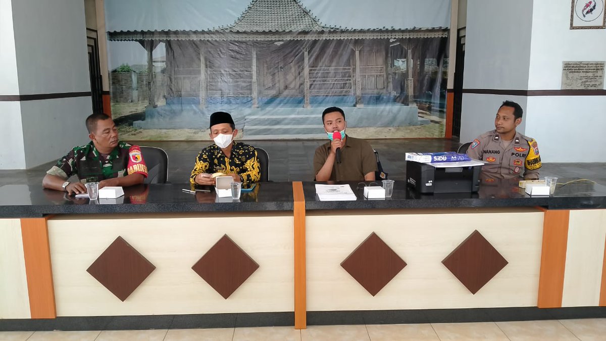 DesaKaligondo's tweet photo. Senin, 05 Desember 2022
Kegiatan Penandatanganan Program BSPS (Bantuan Stimulan Perumahan Swadaya) yang dipimpin Bapak Kepala Desa Kaligondo Bertempat didampingi Bapak Sekdes, Babinsa, Babinkhamtibmas serta pendamping Provinsi di Aula Desa Kaligondo Kec Genteng Kab Banyuwangi https://t.co/hq2rZgIylN