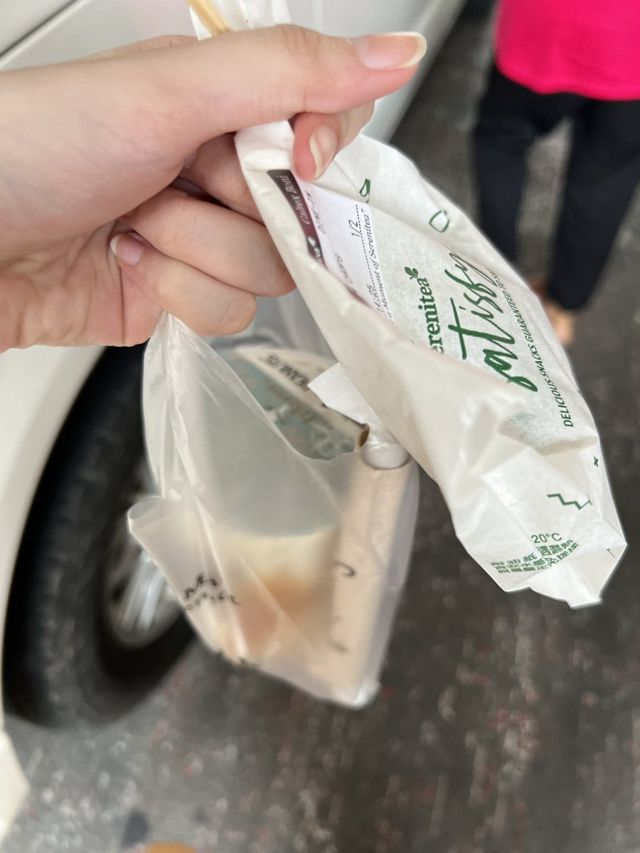 junebutplural's tweet photo. serenitea chicken chops original 9/10 sarap pero grabe yung powder hahaha gonna try the spicy naman soon #junereviews https://t.co/aTszV0ZeFn