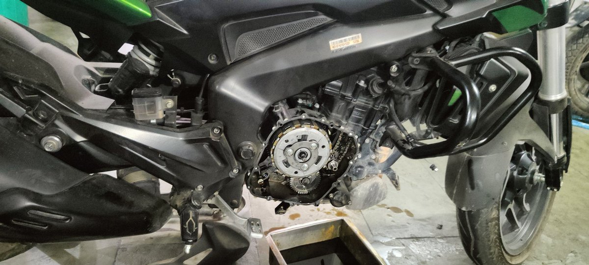 Dominar_akhi's tweet photo. Dominar 400 manufacture defect on approx 8 -10k kms.April 2022 buy in 8 month engine head valve open.collect the data of same problem ASAP in every authorised Bajaj SC and recall all the vech. @motorcycleyogi @bajaj.com @Bajajauto @voxya_ @ConsumerReports @consumercourtin https://t.co/0Ht3HdGxAN