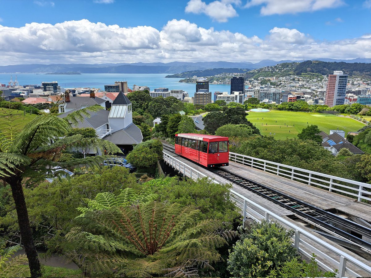 Couldn't go to Wellington without a short trip on the famous cable car! We enjoyed a picnic in the Botanic gardens at the top before walking back down through the park. Perfect, wholesome afternoon 👌 #cityviews #wellingtonNZ #travel