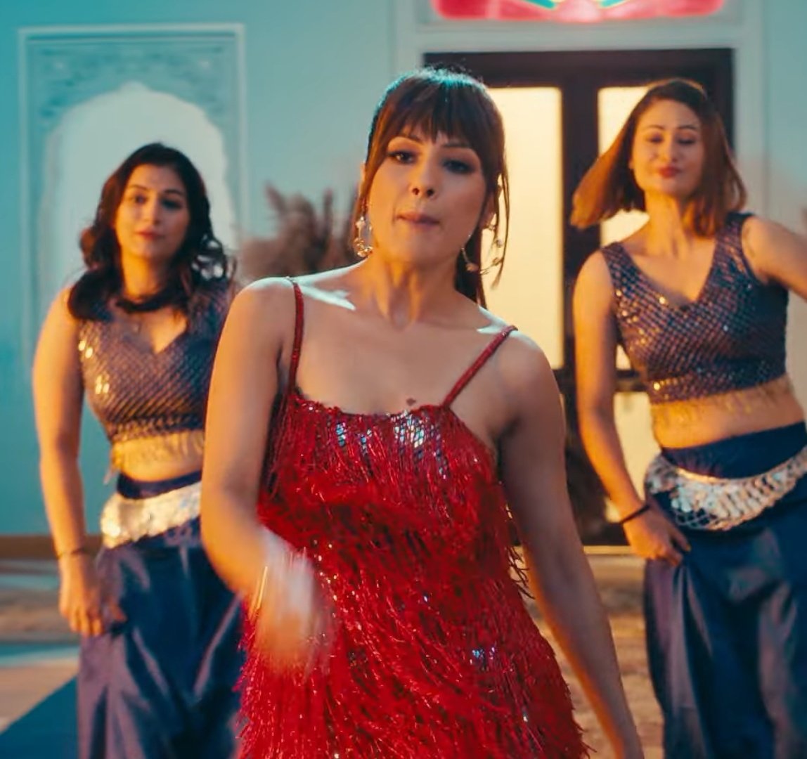 Im_sagar13's tweet image. Or idher me fisal gya 
🥵🥵🥵🥵
Badi hot 🔥🔥🔥🥵🥵🥵
Her look or haryanvi voice
Baba re 🔥🔥😍😍

Bawal hai hai jao jaldi dekho 
#ShehnaazGill #MCSquare 
#GhaniSyaani 
#Shehnaazians