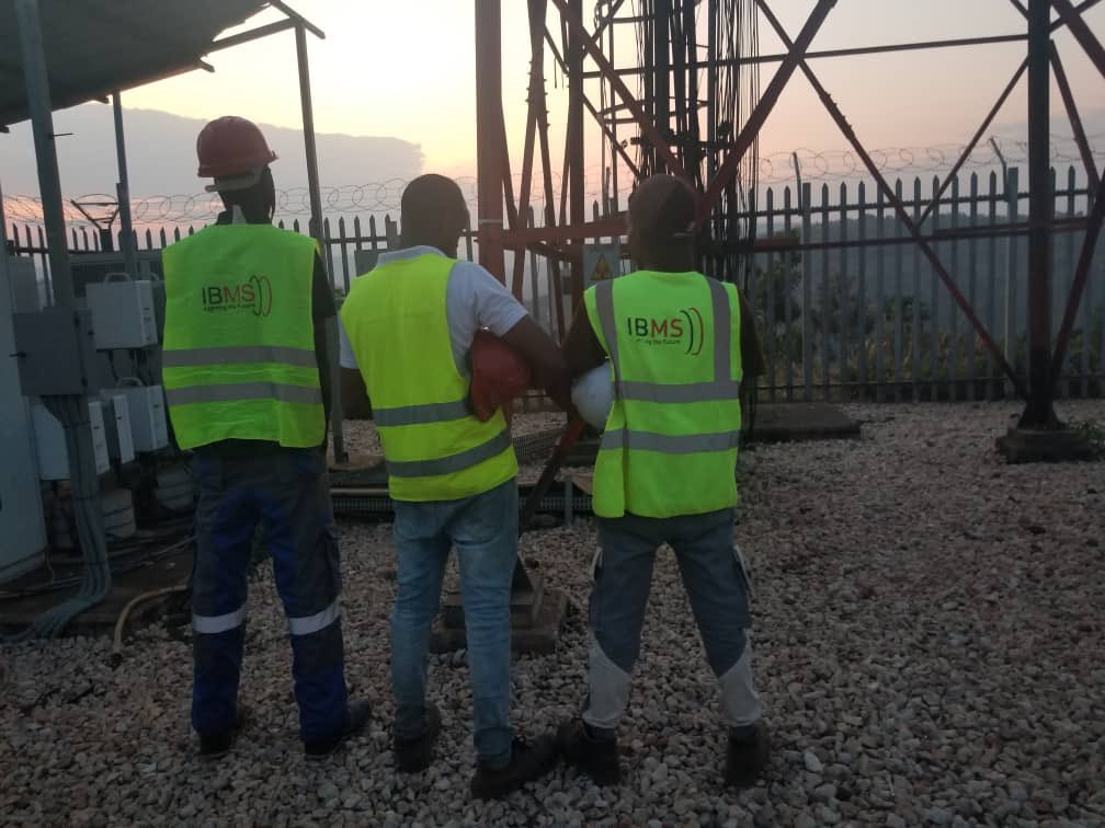 ibmsafrica's tweet photo. Men at work.. providing point-to-point or P2P connection to our customers to increase internet connectivity. #RwOT #ibms_ltd https://t.co/9UEG37biC5