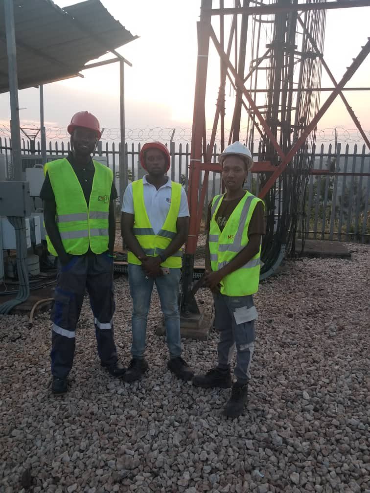 ibmsafrica's tweet photo. Men at work.. providing point-to-point or P2P connection to our customers to increase internet connectivity. #RwOT #ibms_ltd https://t.co/9UEG37biC5