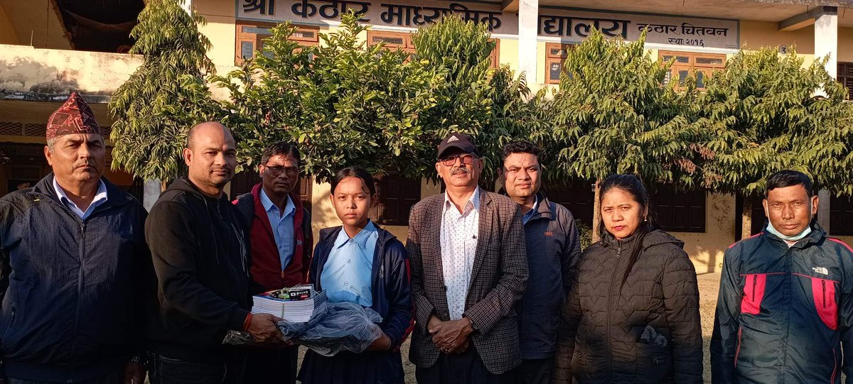 KalikaYamaha's tweet photo. कालिका यामाहा कोषबाट अभिभावकत्व ग्रहण गरिएका विद्यार्थी भाइबहिनीहरूको पठनपाठन बिषय तथा शैक्षिक गुणस्तर माथि छलफल साथै शैक्षिक सामाग्री,न्यानो कपडा,जुत्ता हस्तान्तरण गर्दै थप सहयोग गर्ने प्रतिबद्धता जनाउदै कोषका प्रमुख उत्तम अधिकारी ज्यू।
#अवलोकन_विद्यालय। https://t.co/QNJOb7Xo3x