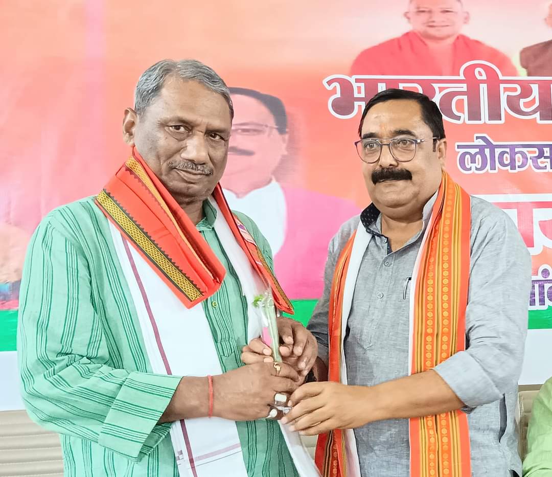Pradeepbjpblp's tweet photo. आदरणीय श्री #पद्मसेन_चौधरी जी,प्रदेश उपाध्यक्ष,उत्तर प्रदेश भाजपा/पूर्व सांसद को जन्मदिन की हार्दिक बधाई एवं शुभकामनाएं।
ईश्वर से आपके उत्तम स्वास्थ्य एवं दीर्घायु की कामना करता हूँ।

            #जिलाध्यक्ष_भाजपा_बलरामपुर https://t.co/otWhsQnzUE
