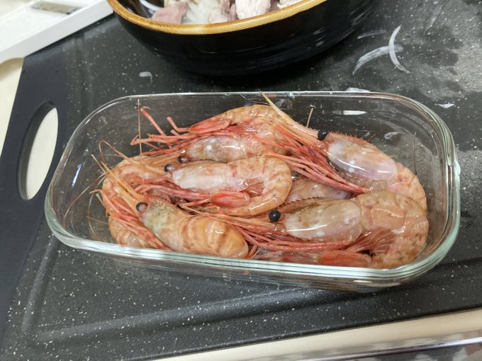 会議の合間に、北海道産ボタンエビ(ふるさと納税)をこうじゃ 