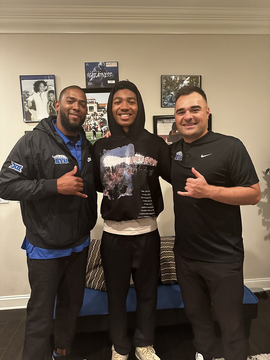 Appreciate my guys <a href="/fsitake/">Fesi Sitake</a> and <a href="/jernarogilford/">Coach JG</a> for stopping by tonight.. It means a lot🙏🏾