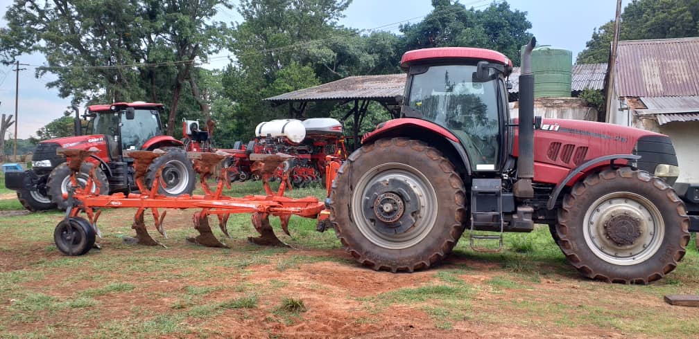 soboazim's tweet photo. Another soya bean farming season and we go again. Over the weekend some farmers under our SOBOA initiative were busy making land preparations. We are aiming at surpassing last season's harvest.

#Soboazim 
@BusisaMoyo
@SeedCoZimbabwe 
@innocentsigwadi https://t.co/Ve9kiRBGpV