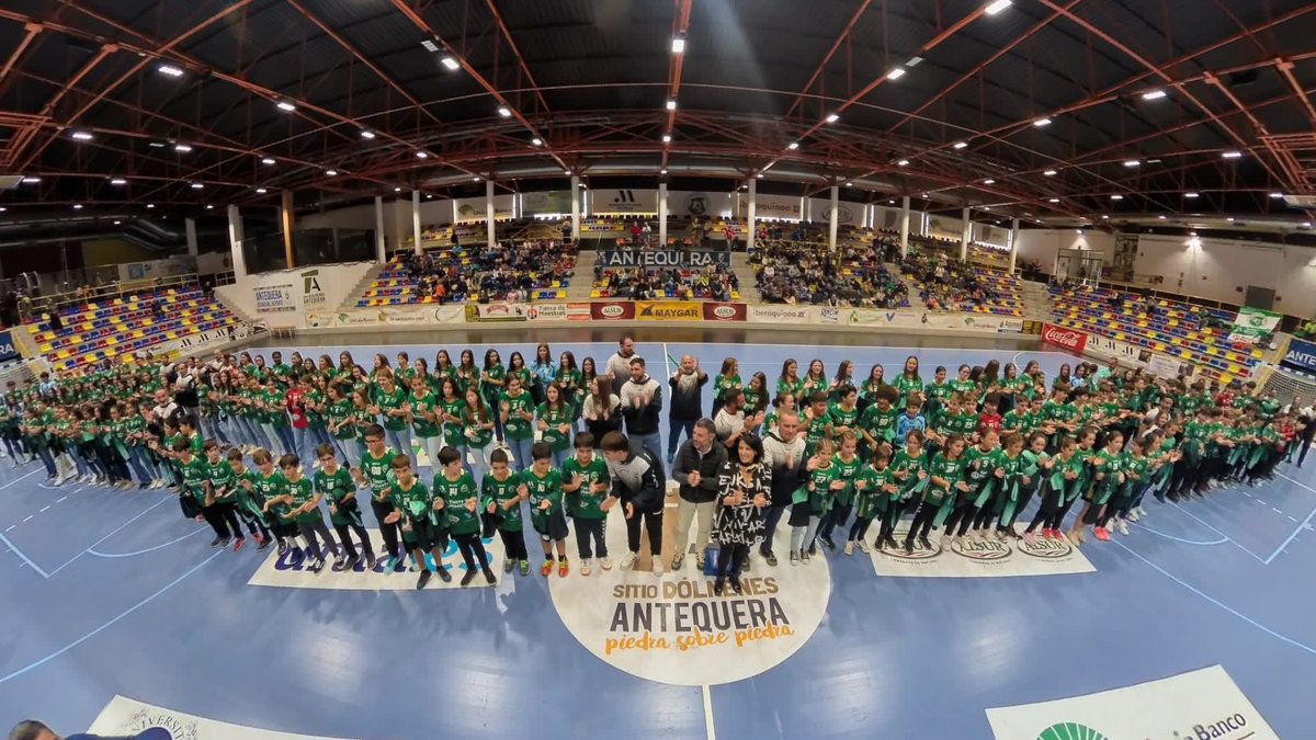 _chispi_'s tweet photo. GRACIAS A TODOS POR LO DE AYER. Orgullo de equipo, de compañeros de cuerpo técnico, de cantera, de club, de afición y de ciudad. Seguimos creciendo y esto no para, queremos más y el sábado hay otra oportunidad de seguir sumando, a por ella con todo. https://t.co/AXsCnKX4O1