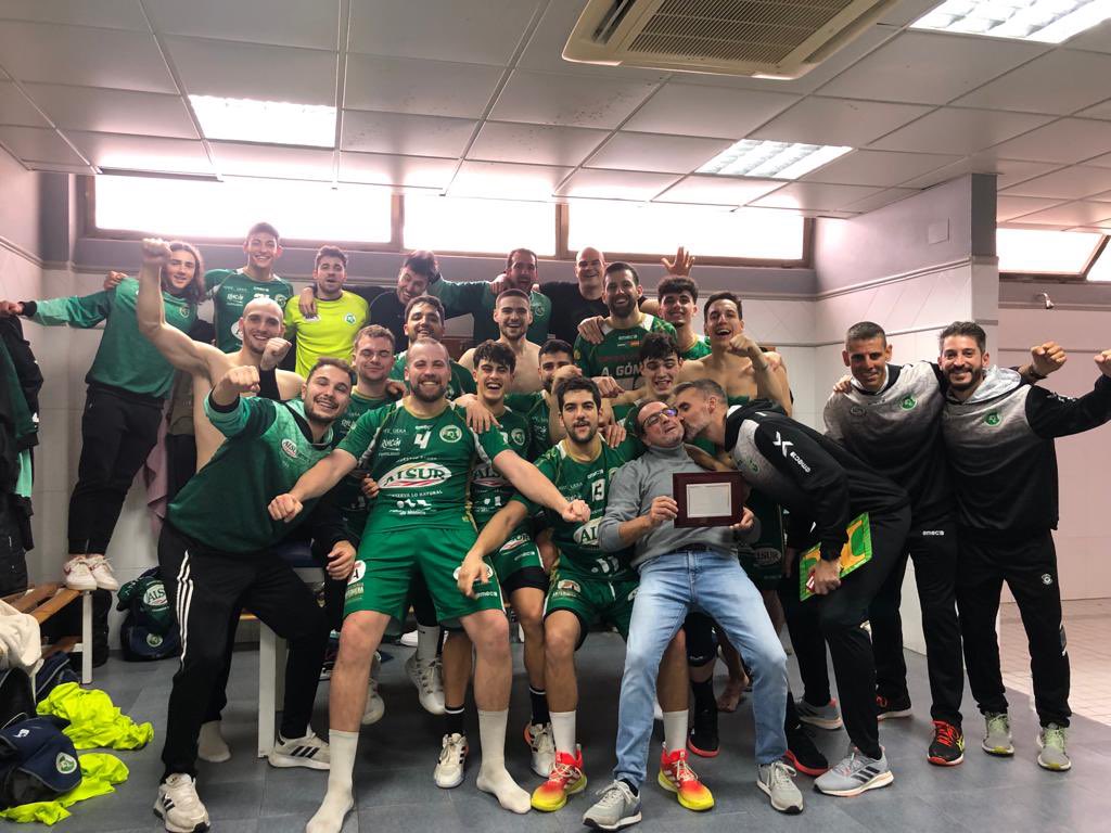 _chispi_'s tweet photo. GRACIAS A TODOS POR LO DE AYER. Orgullo de equipo, de compañeros de cuerpo técnico, de cantera, de club, de afición y de ciudad. Seguimos creciendo y esto no para, queremos más y el sábado hay otra oportunidad de seguir sumando, a por ella con todo. https://t.co/AXsCnKX4O1